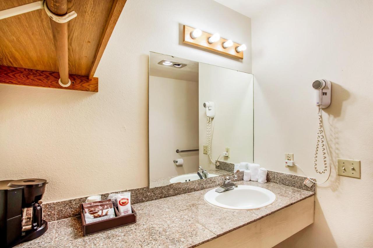 Arlington Motor Inn Bagian luar foto